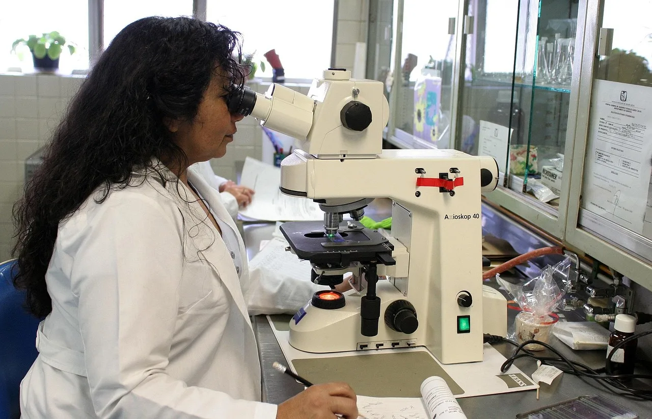laboratory-2821207_1280 Image by Ernesto Eslava from Pixabay